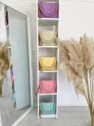 Gyékény borítéktáska, állítható hosszú pánttal. Szélesség: 28 cm, Magasság: 19 cm.