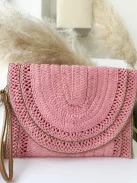 Gyékény borítéktáska, állítható hosszú pánttal. Szélesség: 28 cm, Magasság: 19 cm.