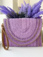 Gyékény borítéktáska, állítható hosszú pánttal. Szélesség: 28 cm, Magasság: 19 cm.