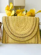 Gyékény borítéktáska, állítható hosszú pánttal. Szélesség: 28 cm, Magasság: 19 cm.