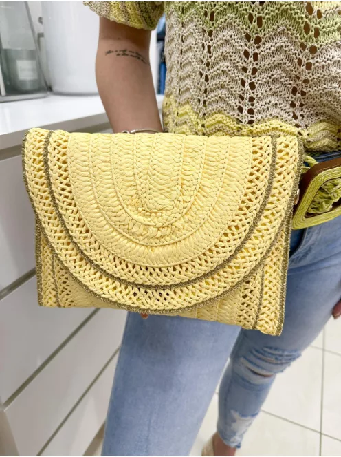 Gyékény borítéktáska, állítható hosszú pánttal. Szélesség: 28 cm, Magasság: 19 cm.