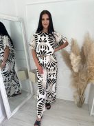 Nem rugalmas anyagú, lenvászon hatású, lenge fazonú felső. (S-L méretre ajánljuk.)