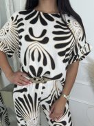 Nem rugalmas anyagú, lenvászon hatású, lenge fazonú felső. (S-L méretre ajánljuk.)