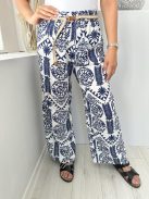 Nem rugalmas anyagú, lenvászon hatású, gumis derekú, egyenes szárú, lenge öves nadrág. (XS-M méretre ajánljuk.)