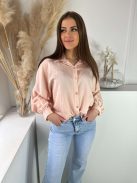 Oversize fazonú, nem rugalmas anyagú ing. (S-L méretre ajánljuk.)