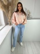 Oversize fazonú, nem rugalmas anyagú ing. (S-L méretre ajánljuk.)