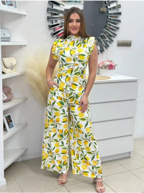 Rugalmas anyagú, kétrészes szett. Aszimmetrikus, válttöméses, oldalán húzott felső, magas, gumis derekú, zsebes, lenge nadrággal. (S-L méretre ajánljuk.)