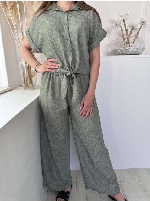 Lenge fazonú, nem rugalmas anyagú, lenvászon hatású szett. Rövid derekú, megkötős ing, magas, gumis derekú nadrág. (S-L méretre ajánljuk.)