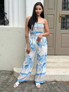 Lenge fazonú, egyenes szárú, nem rugalmas anyagú, felső része gumírozott, pánt nélküli overál. (S-L méretre ajánljuk.)