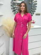 Lenge fazonú, gombos, díszzsebes, nem rugalmas anyagú, csinos ruha övvel. (S-L méretre ajánljuk.)