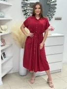 Lenge fazonú, derékban összehúzható, megkötős, zsebes, gombos, nem rugalmas anyagú ruha. (S-L méretre ajánljuk.)