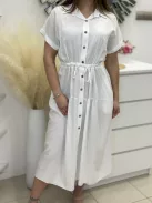 Lenge fazonú, derékban összehúzható, megkötős, zsebes, gombos, nem rugalmas anyagú ruha. (S-L méretre ajánljuk.)