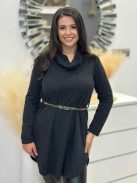 Rugalmas, puha anyagú, lenge fazonú, garbós, kötött tunika övvel. (S-L méretre ajánljuk.)