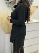 Rugalmas, puha anyagú, lenge fazonú, garbós, kötött tunika övvel. (S-L méretre ajánljuk.)