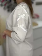 Vállán masnis tunika