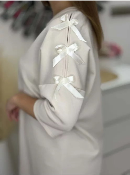 Vállán masnis tunika