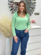 Rugalmas, bordás anyagú felső