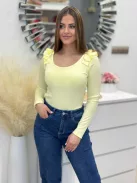 Rugalmas, bordás anyagú felső