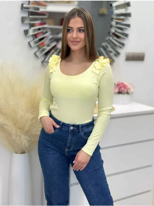 Rugalmas, bordás anyagú felső