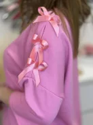 Vállán masnis felső