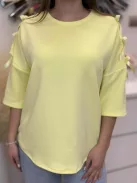 Vállán masnis felső