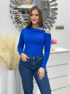 Vállán nyitott felső