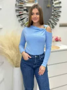 Vállán nyitott felső