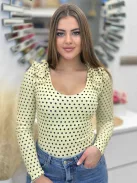 Rugalmas, bordás anyagú felső