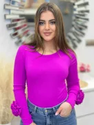 Rugalmas, bordás anyagú felső