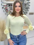 Rugalmas, bordás anyagú felső