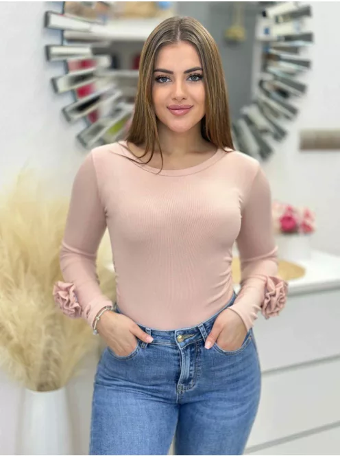 Rugalmas, bordás anyagú felső