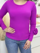 Rugalmas, bordás anyagú felső