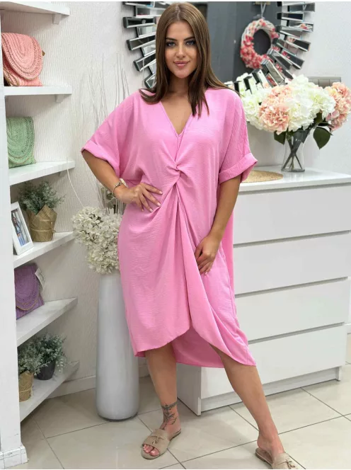 Lenge fazonú, nem rugalmas anyagú, elöl húzott, V kivágású ruha. (L-2XL méretre ajánljuk.)