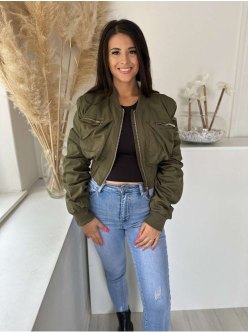 Nem rugalmas anyagú, bélelt, rövid, gumis derekú, válltöméses, húzott ujjú, vékony, tavaszi bomber dzseki. (S-M méretre ajánljuk.)