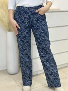 Kövekkel díszített farmer