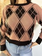 Rugalmas, mintás, kerek nyakú, rövid derekú, kötött pulóver. (S-L méretre ajánljuk.)