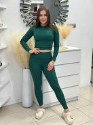 Rugalmas, pamut anyagú, kétrészes szett. Rövid derekú, kerek nyakú felső, magas, gumis derekú leggingsel. XS-S méretre ajánljuk!