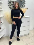 Rugalmas, pamut anyagú, kétrészes szett. Rövid derekú, kerek nyakú felső, magas, gumis derekú leggingsel. XS-S méretre ajánljuk!