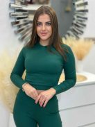 Rugalmas, pamut anyagú, kétrészes szett. Rövid derekú, kerek nyakú felső, magas, gumis derekú leggingsel. XS-S méretre ajánljuk!