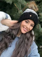 Vastag, kötött, bojtos, meleg sapka .