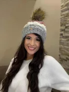 Vastag, kötött, bojtos, meleg sapka .