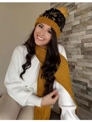 Vastag, kötött, kövekkel díszített, rojtos sál .