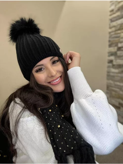 Vastag, kötött, kövekkel díszített, rojtos sál .