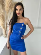 Rugalmas anyagú, szivacsbetétes, mellrésznél gumírozott, átlapolt, díszgombos, pánt nélküli ruha. (XS - M méretre ajánljuk)