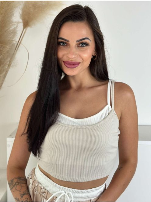 Lenge, csinos szett. Rugalmas, dupla anyagú, rövid derekú, pántos top, magas, gumis derekú, nem rugalmas anyagú, zsebes, megkötős nadrággal.