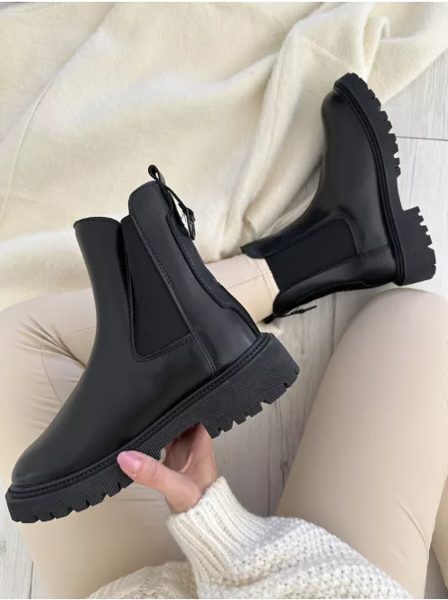 Műbőr, bokánál gumírozott, belül bolyhos bokacsizma. Vigyázz! Kis méretezés! Egy számmal nagyobb méretet ajánlunk! (36-41-es méretekben.)