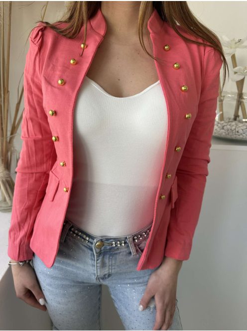 Pamut anyagú, bélelt, díszzsebes, nem rugalmas, válltöméses blézer. VIGYÁZZ! KIS MÉRETEZÉS! A Modell L (S-nek felel meg) méretet visel.