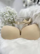 Öntapadós, középen kapcsos, szatén hatású, belül szilikonos, többször használatos melltartó.