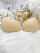 Öntapadós, középen kapcsos, szatén hatású, belül szilikonos, többször használatos melltartó.