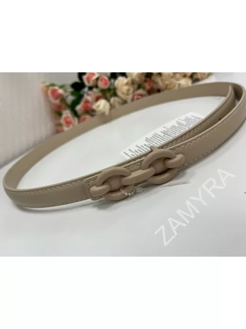 Nem rugalmas, műbőr, vékony öv.